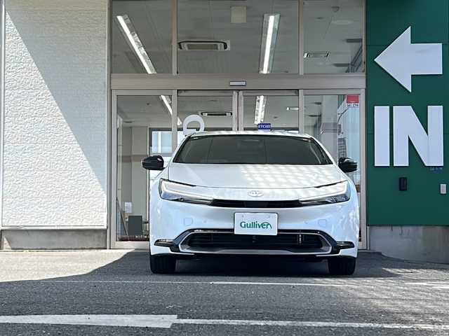 トヨタ プリウス Z 愛知県 2024(令6)年 0.7万km プラチナホワイトパールマイカ 禁煙車/ワンオーナー/革シート/純正メーカーナビ/Miracast/フルセグ/パノラミックビューモニター/デジタルインナーミラー/　（ドライブレコーダー内蔵）/純正ビルトインETC/電動リアゲート/トヨタセーフティセンス/アドバンストパーク/ステアリングリモコン/前後コーナーセンサー/クリアランスソナー/アダプティプクルーズコントロール/ブラインドスポットモニター/置くだけ充電/ハンドルヒーター/シートヒーター（D/N席）/エアーシート（D/N席）/パワーシート（D席）/メモリーシート（D席）/D/Nサンシェード/純正19アルミ/純正フロアマット/フォグランプ/純正LEDヘッドライト/AUTOライト/AUTOハイビーム/100V充電/電動格納ミラー/スペアキー/取説/保証書