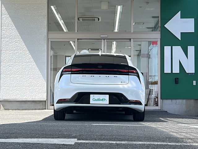 トヨタ プリウス Z 愛知県 2024(令6)年 0.7万km プラチナホワイトパールマイカ 禁煙車/ワンオーナー/革シート/純正メーカーナビ/Miracast/フルセグ/パノラミックビューモニター/デジタルインナーミラー/　（ドライブレコーダー内蔵）/純正ビルトインETC/電動リアゲート/トヨタセーフティセンス/アドバンストパーク/ステアリングリモコン/前後コーナーセンサー/クリアランスソナー/アダプティプクルーズコントロール/ブラインドスポットモニター/置くだけ充電/ハンドルヒーター/シートヒーター（D/N席）/エアーシート（D/N席）/パワーシート（D席）/メモリーシート（D席）/D/Nサンシェード/純正19アルミ/純正フロアマット/フォグランプ/純正LEDヘッドライト/AUTOライト/AUTOハイビーム/100V充電/電動格納ミラー/スペアキー/取説/保証書