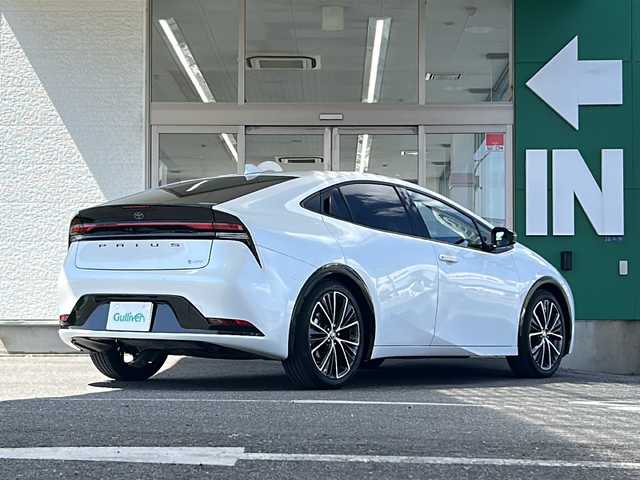 トヨタ プリウス Z 愛知県 2024(令6)年 0.7万km プラチナホワイトパールマイカ 禁煙車/ワンオーナー/革シート/純正メーカーナビ/Miracast/フルセグ/パノラミックビューモニター/デジタルインナーミラー/　（ドライブレコーダー内蔵）/純正ビルトインETC/電動リアゲート/トヨタセーフティセンス/アドバンストパーク/ステアリングリモコン/前後コーナーセンサー/クリアランスソナー/アダプティプクルーズコントロール/ブラインドスポットモニター/置くだけ充電/ハンドルヒーター/シートヒーター（D/N席）/エアーシート（D/N席）/パワーシート（D席）/メモリーシート（D席）/D/Nサンシェード/純正19アルミ/純正フロアマット/フォグランプ/純正LEDヘッドライト/AUTOライト/AUTOハイビーム/100V充電/電動格納ミラー/スペアキー/取説/保証書