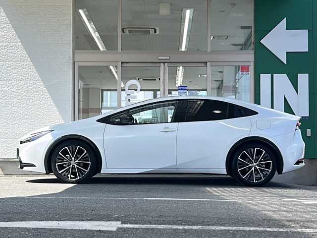 トヨタ プリウス Z 愛知県 2024(令6)年 0.7万km プラチナホワイトパールマイカ 禁煙車/ワンオーナー/革シート/純正メーカーナビ/Miracast/フルセグ/パノラミックビューモニター/デジタルインナーミラー/　（ドライブレコーダー内蔵）/純正ビルトインETC/電動リアゲート/トヨタセーフティセンス/アドバンストパーク/ステアリングリモコン/前後コーナーセンサー/クリアランスソナー/アダプティプクルーズコントロール/ブラインドスポットモニター/置くだけ充電/ハンドルヒーター/シートヒーター（D/N席）/エアーシート（D/N席）/パワーシート（D席）/メモリーシート（D席）/D/Nサンシェード/純正19アルミ/純正フロアマット/フォグランプ/純正LEDヘッドライト/AUTOライト/AUTOハイビーム/100V充電/電動格納ミラー/スペアキー/取説/保証書