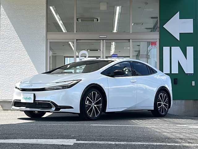 トヨタ プリウス Z 愛知県 2024(令6)年 0.7万km プラチナホワイトパールマイカ 禁煙車/ワンオーナー/革シート/純正メーカーナビ/Miracast/フルセグ/パノラミックビューモニター/デジタルインナーミラー/　（ドライブレコーダー内蔵）/純正ビルトインETC/電動リアゲート/トヨタセーフティセンス/アドバンストパーク/ステアリングリモコン/前後コーナーセンサー/クリアランスソナー/アダプティプクルーズコントロール/ブラインドスポットモニター/置くだけ充電/ハンドルヒーター/シートヒーター（D/N席）/エアーシート（D/N席）/パワーシート（D席）/メモリーシート（D席）/D/Nサンシェード/純正19アルミ/純正フロアマット/フォグランプ/純正LEDヘッドライト/AUTOライト/AUTOハイビーム/100V充電/電動格納ミラー/スペアキー/取説/保証書
