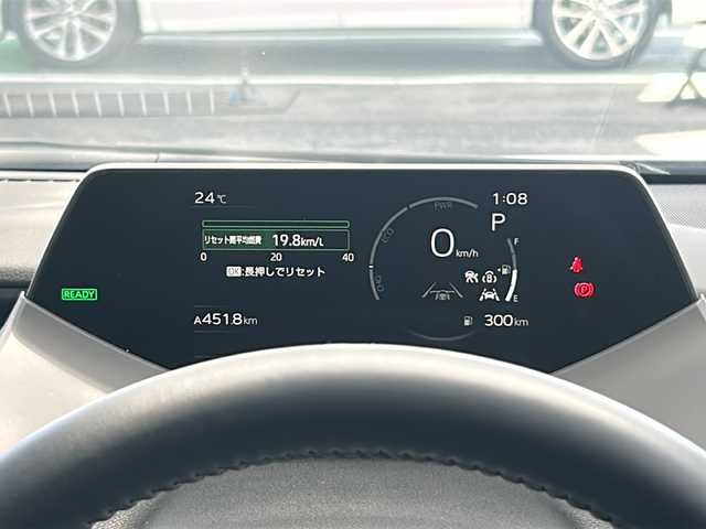 トヨタ プリウス Z 愛知県 2024(令6)年 0.7万km プラチナホワイトパールマイカ 禁煙車/ワンオーナー/革シート/純正メーカーナビ/Miracast/フルセグ/パノラミックビューモニター/デジタルインナーミラー/　（ドライブレコーダー内蔵）/純正ビルトインETC/電動リアゲート/トヨタセーフティセンス/アドバンストパーク/ステアリングリモコン/前後コーナーセンサー/クリアランスソナー/アダプティプクルーズコントロール/ブラインドスポットモニター/置くだけ充電/ハンドルヒーター/シートヒーター（D/N席）/エアーシート（D/N席）/パワーシート（D席）/メモリーシート（D席）/D/Nサンシェード/純正19アルミ/純正フロアマット/フォグランプ/純正LEDヘッドライト/AUTOライト/AUTOハイビーム/100V充電/電動格納ミラー/スペアキー/取説/保証書