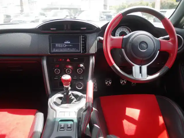 トヨタ ８６ GT リミテッド 千葉県 2014(平26)年 2.2万km クリスタルホワイトパール 純正SDナビ/ワンセグTV/【CD再生機能　Bluetooth接続】/革巻きステアリング/ETC/HID/フォグライト/純正17インチアルミホイル/サイド/カーテンエアバッグ/スマートキー