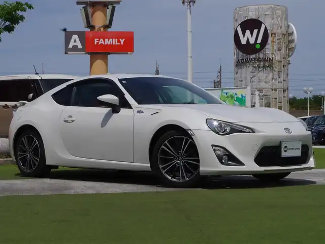 トヨタ ８６ GT リミテッド 千葉県 2014(平26)年 2.2万km クリスタルホワイトパール 純正SDナビ/ワンセグTV/【CD再生機能　Bluetooth接続】/革巻きステアリング/ETC/HID/フォグライト/純正17インチアルミホイル/サイド/カーテンエアバッグ/スマートキー