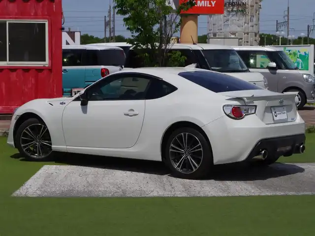 トヨタ ８６ GT リミテッド 千葉県 2014(平26)年 2.2万km クリスタルホワイトパール 純正SDナビ/ワンセグTV/【CD再生機能　Bluetooth接続】/革巻きステアリング/ETC/HID/フォグライト/純正17インチアルミホイル/サイド/カーテンエアバッグ/スマートキー