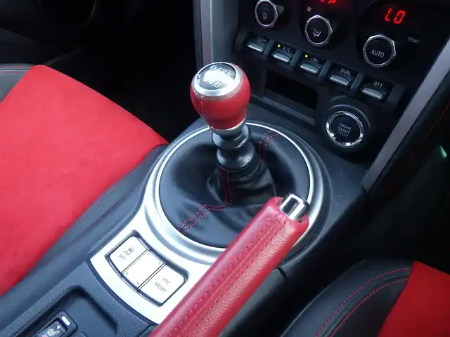 トヨタ ８６ GT リミテッド 千葉県 2014(平26)年 2.2万km クリスタルホワイトパール 純正SDナビ/ワンセグTV/【CD再生機能　Bluetooth接続】/革巻きステアリング/ETC/HID/フォグライト/純正17インチアルミホイル/サイド/カーテンエアバッグ/スマートキー