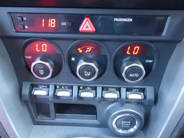 トヨタ ８６ GT リミテッド 千葉県 2014(平26)年 2.2万km クリスタルホワイトパール 純正SDナビ/ワンセグTV/【CD再生機能　Bluetooth接続】/革巻きステアリング/ETC/HID/フォグライト/純正17インチアルミホイル/サイド/カーテンエアバッグ/スマートキー
