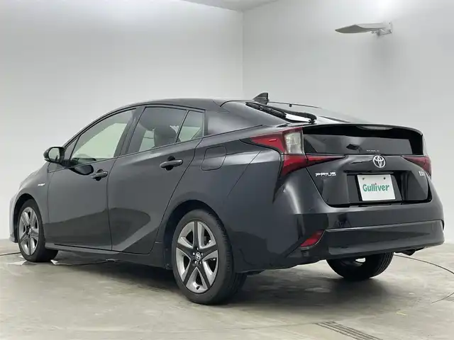 トヨタ プリウス Sツーリングセレクション 岡山県 2020(令2)年 6.9万km アティチュードブラックマイカ SDメモリナビゲーション		/【フルセグ/Bluetooth/DVD/MSV】		/バックカメラ		/純正17inアルミホイール+サマータイヤ：装着				/レーダークルーズコントロール		/ビルトインETC		/LEDヘッドライト（AUTO機能付き）		/シートヒーター	/オートライト/オートハイビーム	/横滑り防止機能		/衝突軽減システム		/車線逸脱防止システム		/プッシュスタート			/フロアマット		/新車保証書		/取扱説明書		/スペアキー×１
