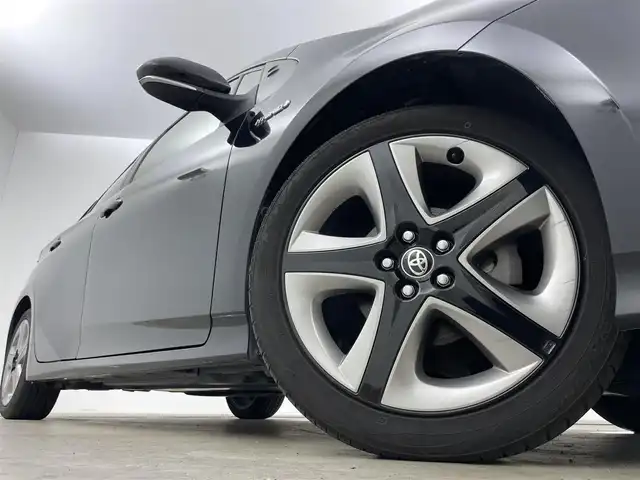 トヨタ プリウス Sツーリングセレクション 岡山県 2020(令2)年 6.9万km アティチュードブラックマイカ SDメモリナビゲーション		/【フルセグ/Bluetooth/DVD/MSV】		/バックカメラ		/純正17inアルミホイール+サマータイヤ：装着				/レーダークルーズコントロール		/ビルトインETC		/LEDヘッドライト（AUTO機能付き）		/シートヒーター	/オートライト/オートハイビーム	/横滑り防止機能		/衝突軽減システム		/車線逸脱防止システム		/プッシュスタート			/フロアマット		/新車保証書		/取扱説明書		/スペアキー×１
