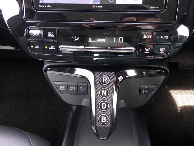 トヨタ プリウス Sツーリングセレクション 千葉県 2020(令2)年 6.9万km アティチュードブラックマイカ Toyota Safety Sense/・プリクラッシュセーフティ/・レーンディパーチャーアラート/・オートハイビーム/・レーダークルーズコントロール/社外SDナビ/地デジTV/【DVD/CD再生機能　Bluetooth接続】/バックカメラ/ドライブレコーダー/革巻きステアリング/ETC/LEDヘッドライト/フォグライト/ウインカーミラー/純正17インチアルミホイル/サイド/カーテンエアバッグ/スマートキー
