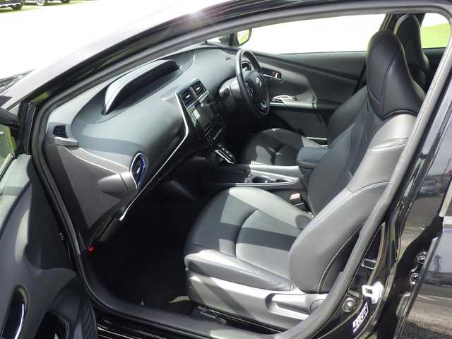 トヨタ プリウス Sツーリングセレクション 千葉県 2020(令2)年 6.9万km アティチュードブラックマイカ Toyota Safety Sense/・プリクラッシュセーフティ/・レーンディパーチャーアラート/・オートハイビーム/・レーダークルーズコントロール/社外SDナビ/地デジTV/【DVD/CD再生機能　Bluetooth接続】/バックカメラ/ドライブレコーダー/革巻きステアリング/ETC/LEDヘッドライト/フォグライト/ウインカーミラー/純正17インチアルミホイル/サイド/カーテンエアバッグ/スマートキー