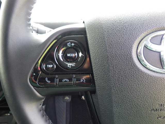 トヨタ プリウス Sツーリングセレクション 千葉県 2020(令2)年 6.9万km アティチュードブラックマイカ Toyota Safety Sense/・プリクラッシュセーフティ/・レーンディパーチャーアラート/・オートハイビーム/・レーダークルーズコントロール/社外SDナビ/地デジTV/【DVD/CD再生機能　Bluetooth接続】/バックカメラ/ドライブレコーダー/革巻きステアリング/ETC/LEDヘッドライト/フォグライト/ウインカーミラー/純正17インチアルミホイル/サイド/カーテンエアバッグ/スマートキー