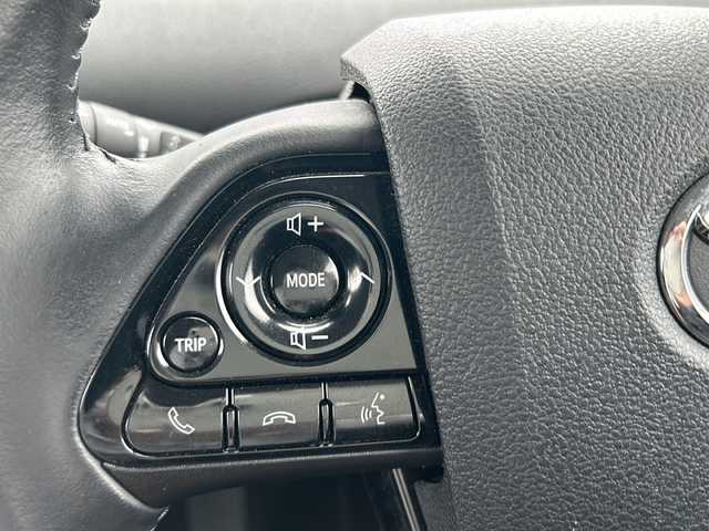 トヨタ プリウス A プレミアム　ツーリングセレ 沖縄県 2020(令2)年 6.8万km グレーメタリック 禁煙車　/純正ナビ　フルセグＴＶ　/全方位カメラ　バックカメラ　　/トヨタセーフティセンス　/前後ドライブレコーダー　/ＥＴＣ　/クリアランスソナー　/クルーズコントロール　/ヘッドアップディスプレイ　/ブラインドスポットモニター/革巻きステアリング/ステアリングスイッチ/LEDヘッドライト/オートライト /オートハイビーム/ウインカードアミラー/スマートキー
