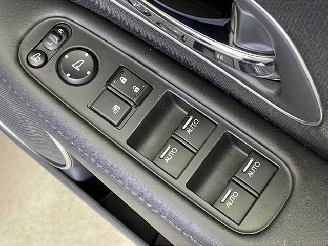 ホンダ ヴェゼル ハイブリッド Z ホンダセンシング 新潟県 2017(平29)年 4.5万km クリスタルブラックパール 純正メモリナビ(VXM-175VFEi)/フルセグTV/スマートキー/純正ビルトインETC/ホンダセンシング/パドルシフト/バックカメラ/ハーフレザーシート/クルーズコントロール/取扱説明書/シートヒーター/純正アルミホイール/Bluetooth/純正フロアマット