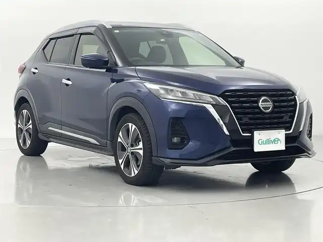 日産 キックス X 熊本県 2021(令3)年 7.6万km ダークブルー 禁煙車/純正ナビ（ＣＤ・ＤＶＤ・フルセグ・ＢＴ・ＳＤ）/全周囲カメラ/純正ドライブレコーダー/ＥＴＣ/レーダークルーズコントロール/エマージェンシーブレーキ/プロパイロット/踏み間違い防止アシスト/車線逸脱警報/ふらつき警報機能/ダウンヒルアシスト/前後クリアランスソナー/デジタルインナーミラー/ハーフレザーシート/純正フロアマット/純正１７インチAW/オートライト/LEDヘッドライト/フォグライト/スマートキー/プッシュスタート/スペアキー1本/取扱説明書