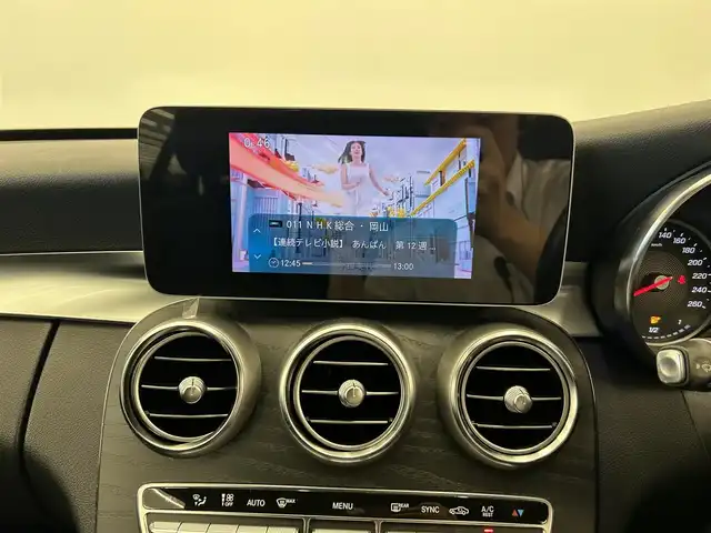 メルセデス・ベンツ Ｃ２００ ステーションワゴン アバンギャルドAMGライン 岡山県 2019(令1)年 4.4万km ポーラホワイト 純正ナビ　/Ａｐｐｌｅ　Ｃａｒｐｌａｙ　/シートヒーター　/レザーシート　/レザーシート　/クルーズコントロール　/レーンアシスト　/レーンキープ/レーダーセーフティ　/エアサスペンション　/オートハイビーム　/ブラインドスポット/アイドリングストップ/ハンドルアシスト/横滑り防止装置/衝突軽減防止装置/オートライト/オートハイビーム/純正アルミ