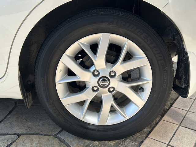 日産 ノート e－パワー X 静岡県 2019(平31)年 7万km ブリリアントホワイトパール 純正ナビ/・CD/DVD/・FM/AM/・Bluetooth/・SD/・フルセグTV/主要装備/・アラウンドビューモニター/・衝突被害軽減システム/・ＥＴＣ/・横滑り防止装置/・レーンキープアシスト/・コーナーセンサー/・先行車発進お知らせ機能/・オートライト/・ＬＥＤヘッドライト/・ドライブレコーダー/・ステアリングスイッチ