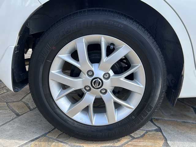 日産 ノート e－パワー X 静岡県 2019(平31)年 7万km ブリリアントホワイトパール 純正ナビ/・CD/DVD/・FM/AM/・Bluetooth/・SD/・フルセグTV/主要装備/・アラウンドビューモニター/・衝突被害軽減システム/・ＥＴＣ/・横滑り防止装置/・レーンキープアシスト/・コーナーセンサー/・先行車発進お知らせ機能/・オートライト/・ＬＥＤヘッドライト/・ドライブレコーダー/・ステアリングスイッチ