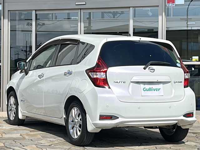 日産 ノート e－パワー X 静岡県 2019(平31)年 7万km ブリリアントホワイトパール 純正ナビ/・CD/DVD/・FM/AM/・Bluetooth/・SD/・フルセグTV/主要装備/・アラウンドビューモニター/・衝突被害軽減システム/・ＥＴＣ/・横滑り防止装置/・レーンキープアシスト/・コーナーセンサー/・先行車発進お知らせ機能/・オートライト/・ＬＥＤヘッドライト/・ドライブレコーダー/・ステアリングスイッチ
