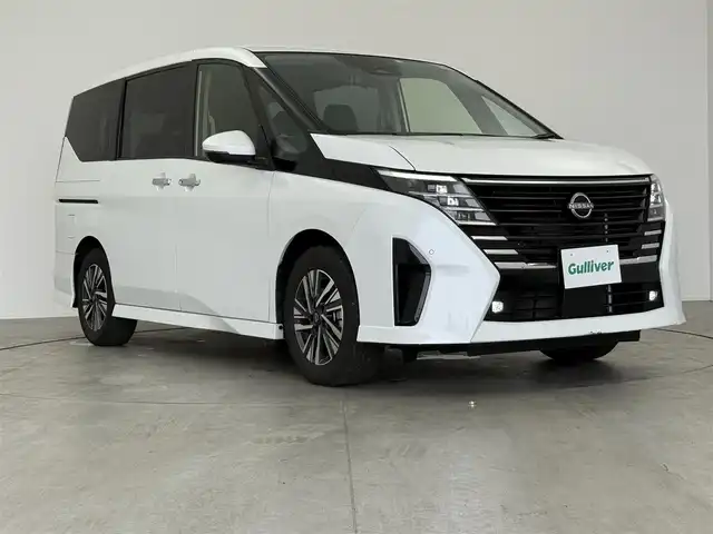 日産 セレナ ハイウェイスター V 愛知県 2023(令5)年 5.8万km プリズムホワイト 純正ナビ/（BT/スマホ連動/フルセグ）/HDMI/置くだけ充電/全方位カメラ/ETC2.0/前後ドラレコ/追従クルーズコントロール/デジタルインナーミラー/コーナーセンサー/プロパイロット/両側パワースライドドア/後席オートエアコン/パドルシフト/ヘッドアップディスプレイ