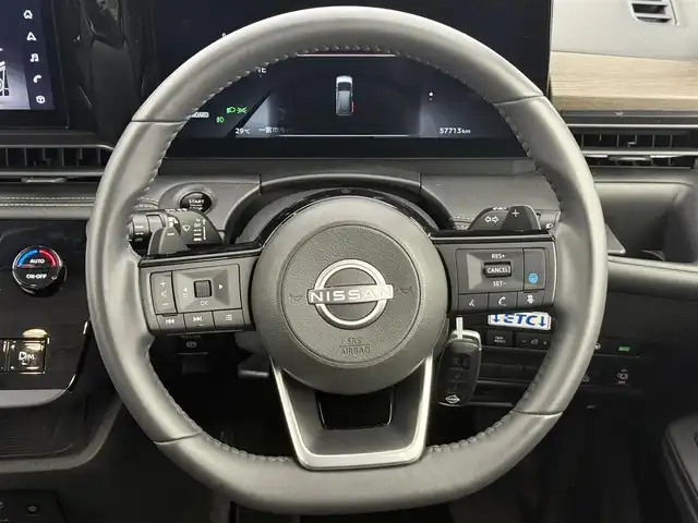 日産 セレナ ハイウェイスター V 愛知県 2023(令5)年 5.8万km プリズムホワイト 純正ナビ/（BT/スマホ連動/フルセグ）/HDMI/置くだけ充電/全方位カメラ/ETC2.0/前後ドラレコ/追従クルーズコントロール/デジタルインナーミラー/コーナーセンサー/プロパイロット/両側パワースライドドア/後席オートエアコン/パドルシフト/ヘッドアップディスプレイ