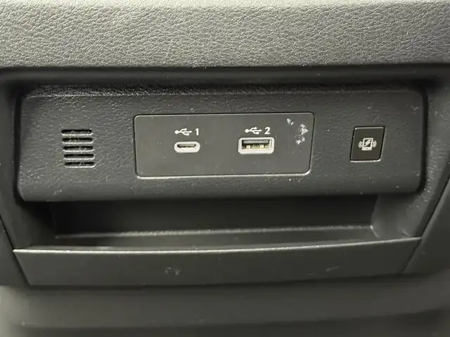 日産 セレナ ハイウェイスター V 愛知県 2023(令5)年 5.8万km プリズムホワイト 純正ナビ/（BT/スマホ連動/フルセグ）/HDMI/置くだけ充電/全方位カメラ/ETC2.0/前後ドラレコ/追従クルーズコントロール/デジタルインナーミラー/コーナーセンサー/プロパイロット/両側パワースライドドア/後席オートエアコン/パドルシフト/ヘッドアップディスプレイ