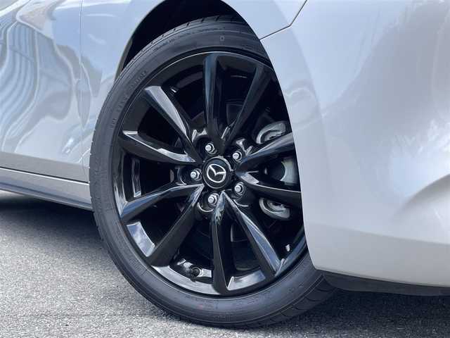 マツダ マツダ３ファストバック 20S レトロスポーツED 愛媛県 2023(令5)年 1.9万km プラチナクォーツメタリック BOSEスピーカー/専用レガーヌ革シート/アラウンドビューモニター/MOPナビ/Bluetooth/フルセグTV/スマホ連携/HDMI/ETC/パワーシート/メモリシート/前席シートヒーター/ステアリングヒーター/革巻きステアリング/ステアリングリモコン/レーダークルーズコントロール/レーンキープアシストシステム/リヤクロストラフィックアラート/前後コーナーセンサー/LEDヘッドライト/オートライト/オートマチックハイビーム/フォグランプ/置くだけ充電/純正18インチアルミホイール/純正フロアマット/スマートキー/プッシュスタート