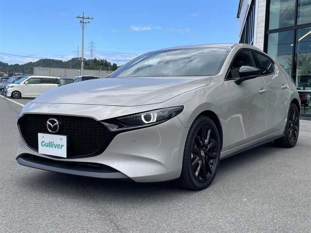 マツダ マツダ３ファストバック 20S レトロスポーツED 愛媛県 2023(令5)年 1.9万km プラチナクォーツメタリック BOSEスピーカー/専用レガーヌ革シート/アラウンドビューモニター/MOPナビ/Bluetooth/フルセグTV/スマホ連携/HDMI/ETC/パワーシート/メモリシート/前席シートヒーター/ステアリングヒーター/革巻きステアリング/ステアリングリモコン/レーダークルーズコントロール/レーンキープアシストシステム/リヤクロストラフィックアラート/前後コーナーセンサー/LEDヘッドライト/オートライト/オートマチックハイビーム/フォグランプ/置くだけ充電/純正18インチアルミホイール/純正フロアマット/スマートキー/プッシュスタート
