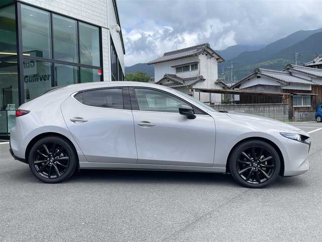 マツダ マツダ３ファストバック 20S レトロスポーツED 愛媛県 2023(令5)年 1.9万km プラチナクォーツメタリック BOSEスピーカー/専用レガーヌ革シート/アラウンドビューモニター/MOPナビ/Bluetooth/フルセグTV/スマホ連携/HDMI/ETC/パワーシート/メモリシート/前席シートヒーター/ステアリングヒーター/革巻きステアリング/ステアリングリモコン/レーダークルーズコントロール/レーンキープアシストシステム/リヤクロストラフィックアラート/前後コーナーセンサー/LEDヘッドライト/オートライト/オートマチックハイビーム/フォグランプ/置くだけ充電/純正18インチアルミホイール/純正フロアマット/スマートキー/プッシュスタート