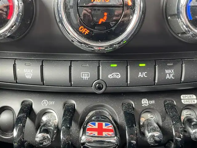 ＭＩＮＩ ミニ クーパー D 宮崎県 2022(令4)年 5.3万km MINI Yoursエニグマティックブラック 純正HDDナビ/・Bluetooth/・USB/・AM FM/バックカメラ/・リアコーナーセンサー /ハーフレザーシート/アイドリングストップ/クルーズコントロール/プッシュスタート/ETC/LEDヘッドライト/・オートライト/ドライブレコーダー/社外CABANA製フロアマット
