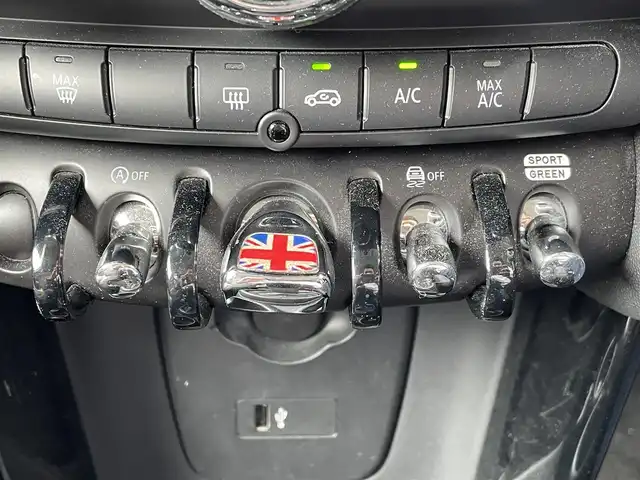 ＭＩＮＩ ミニ クーパー D 宮崎県 2022(令4)年 5.3万km MINI Yoursエニグマティックブラック 純正HDDナビ/・Bluetooth/・USB/・AM FM/バックカメラ/・リアコーナーセンサー /ハーフレザーシート/アイドリングストップ/クルーズコントロール/プッシュスタート/ETC/LEDヘッドライト/・オートライト/ドライブレコーダー/社外CABANA製フロアマット