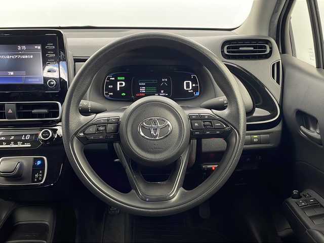 トヨタ アクア X 栃木県 2022(令4)年 5.5万km プラチナホワイトパールマイカ 純正ディスプレイオーディオ/ 【Bluetooth/USB/Miracast/AM/FM】/トヨタセーフティセンス/・プリクラッシュセーフティ/・レーダークルーズコントロール/・レーンキープアシスト/・オートマチックハイビーム/LEDヘッドライト/ヘッドライトレベライザー/ETC/ステアリングスイッチ/電動格納ミラー/純正フロアマット/スマートキー×2本/サイド+カーテンエアバッグ