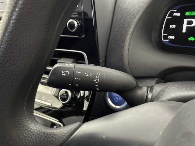 トヨタ アクア X 栃木県 2022(令4)年 5.5万km プラチナホワイトパールマイカ 純正ディスプレイオーディオ/ 【Bluetooth/USB/Miracast/AM/FM】/トヨタセーフティセンス/・プリクラッシュセーフティ/・レーダークルーズコントロール/・レーンキープアシスト/・オートマチックハイビーム/LEDヘッドライト/ヘッドライトレベライザー/ETC/ステアリングスイッチ/電動格納ミラー/純正フロアマット/スマートキー×2本/サイド+カーテンエアバッグ