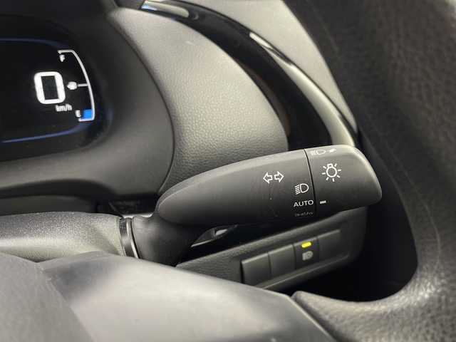 トヨタ アクア X 栃木県 2022(令4)年 5.5万km プラチナホワイトパールマイカ 純正ディスプレイオーディオ/ 【Bluetooth/USB/Miracast/AM/FM】/トヨタセーフティセンス/・プリクラッシュセーフティ/・レーダークルーズコントロール/・レーンキープアシスト/・オートマチックハイビーム/LEDヘッドライト/ヘッドライトレベライザー/ETC/ステアリングスイッチ/電動格納ミラー/純正フロアマット/スマートキー×2本/サイド+カーテンエアバッグ