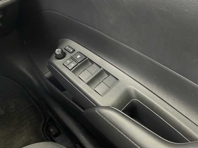 トヨタ アクア X 栃木県 2022(令4)年 5.5万km プラチナホワイトパールマイカ 純正ディスプレイオーディオ/ 【Bluetooth/USB/Miracast/AM/FM】/トヨタセーフティセンス/・プリクラッシュセーフティ/・レーダークルーズコントロール/・レーンキープアシスト/・オートマチックハイビーム/LEDヘッドライト/ヘッドライトレベライザー/ETC/ステアリングスイッチ/電動格納ミラー/純正フロアマット/スマートキー×2本/サイド+カーテンエアバッグ