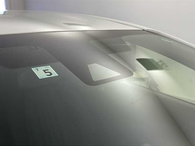 トヨタ アクア X 栃木県 2022(令4)年 5.5万km プラチナホワイトパールマイカ 純正ディスプレイオーディオ/ 【Bluetooth/USB/Miracast/AM/FM】/トヨタセーフティセンス/・プリクラッシュセーフティ/・レーダークルーズコントロール/・レーンキープアシスト/・オートマチックハイビーム/LEDヘッドライト/ヘッドライトレベライザー/ETC/ステアリングスイッチ/電動格納ミラー/純正フロアマット/スマートキー×2本/サイド+カーテンエアバッグ