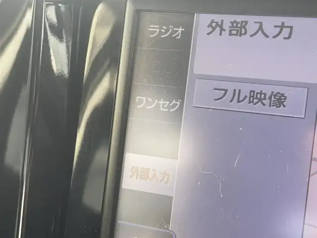 トヨタ アクア S 山形県 2016(平28)年 8.9万km ライムホワイトパールクリスタルシャイン 社外SDナビ/　CD／DVD／USB／ワンセグ/ドライブレコーダー/衝突軽減ブレーキ/バックカメラ/横滑り防止/レーンキープアシスト/純正フロアマット/17インチアルミホイール/LEDオートライト/フロントフォグライト/オートマチックハイビーム/スマートキー×２/ドアバイザー/ETC
