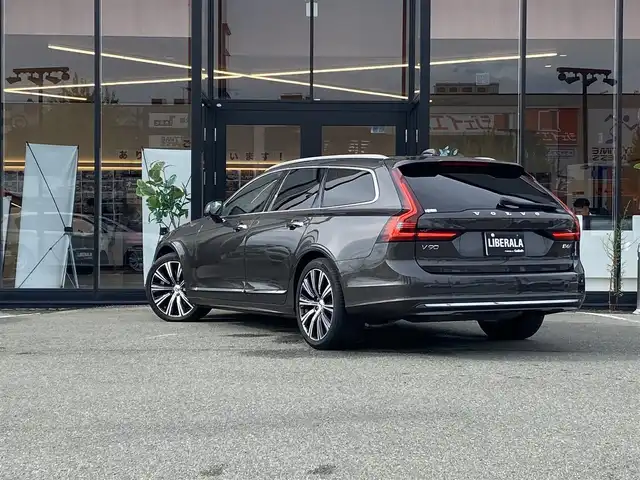 ボルボ Ｖ９０ B6 AWD インスクリプション 福岡県 2021(令3)年 2.2万km ガンＭ ・サンルーフ/・アダプティブクルーズコントロール/・純正ナビ/BT/USB/carplay/・全方位カメラ/・白革シート/シートヒーター/・フルセグ/・ETC/・純正19AW/・ステアリングヒーター/・自動駐車システム