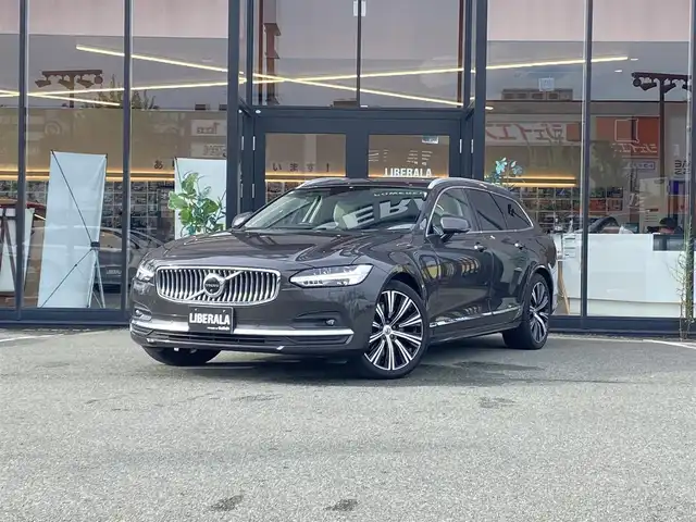 ボルボ Ｖ９０ B6 AWD インスクリプション 福岡県 2021(令3)年 2.2万km ガンＭ ・サンルーフ/・アダプティブクルーズコントロール/・純正ナビ/BT/USB/carplay/・全方位カメラ/・白革シート/シートヒーター/・フルセグ/・ETC/・純正19AW/・ステアリングヒーター/・自動駐車システム