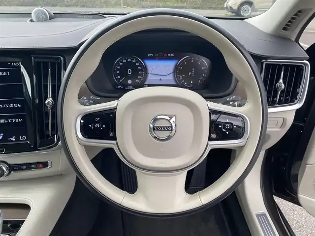 ボルボ Ｖ９０ B6 AWD インスクリプション 福岡県 2021(令3)年 2.2万km ガンＭ ・サンルーフ/・アダプティブクルーズコントロール/・純正ナビ/BT/USB/carplay/・全方位カメラ/・白革シート/シートヒーター/・フルセグ/・ETC/・純正19AW/・ステアリングヒーター/・自動駐車システム