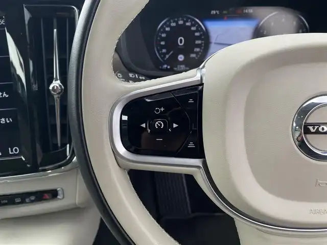 ボルボ Ｖ９０ B6 AWD インスクリプション 福岡県 2021(令3)年 2.2万km ガンＭ ・サンルーフ/・アダプティブクルーズコントロール/・純正ナビ/BT/USB/carplay/・全方位カメラ/・白革シート/シートヒーター/・フルセグ/・ETC/・純正19AW/・ステアリングヒーター/・自動駐車システム