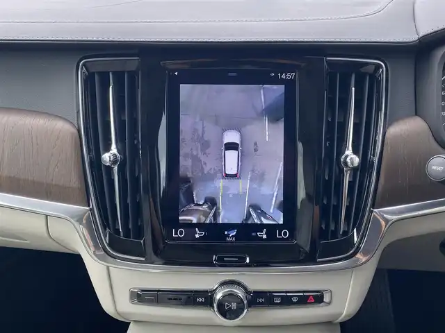 ボルボ Ｖ９０ B6 AWD インスクリプション 福岡県 2021(令3)年 2.2万km ガンＭ ・サンルーフ/・アダプティブクルーズコントロール/・純正ナビ/BT/USB/carplay/・全方位カメラ/・白革シート/シートヒーター/・フルセグ/・ETC/・純正19AW/・ステアリングヒーター/・自動駐車システム