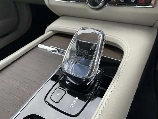 ボルボ Ｖ９０ B6 AWD インスクリプション 福岡県 2021(令3)年 2.2万km ガンＭ ・サンルーフ/・アダプティブクルーズコントロール/・純正ナビ/BT/USB/carplay/・全方位カメラ/・白革シート/シートヒーター/・フルセグ/・ETC/・純正19AW/・ステアリングヒーター/・自動駐車システム