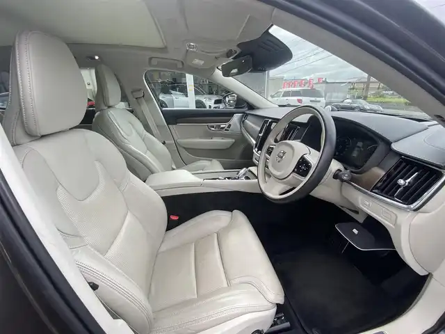 ボルボ Ｖ９０ B6 AWD インスクリプション 福岡県 2021(令3)年 2.2万km ガンＭ ・サンルーフ/・アダプティブクルーズコントロール/・純正ナビ/BT/USB/carplay/・全方位カメラ/・白革シート/シートヒーター/・フルセグ/・ETC/・純正19AW/・ステアリングヒーター/・自動駐車システム