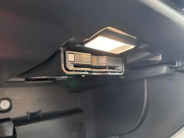 ボルボ Ｖ９０ B6 AWD インスクリプション 福岡県 2021(令3)年 2.2万km ガンＭ ・サンルーフ/・アダプティブクルーズコントロール/・純正ナビ/BT/USB/carplay/・全方位カメラ/・白革シート/シートヒーター/・フルセグ/・ETC/・純正19AW/・ステアリングヒーター/・自動駐車システム