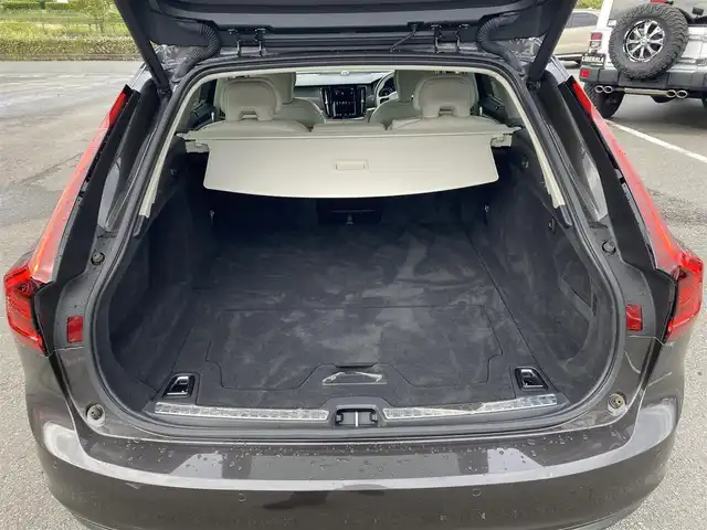 ボルボ Ｖ９０ B6 AWD インスクリプション 福岡県 2021(令3)年 2.2万km ガンＭ ・サンルーフ/・アダプティブクルーズコントロール/・純正ナビ/BT/USB/carplay/・全方位カメラ/・白革シート/シートヒーター/・フルセグ/・ETC/・純正19AW/・ステアリングヒーター/・自動駐車システム