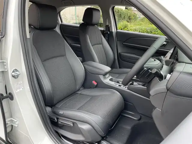 ホンダ ヴェゼル ハイブリッド e:HEV Z 東京都 2025(令7)年 0.1千km プラチナホワイトパール 登録済未使用車　/純正ナビ　/置型充電　/BSM　/ETC2.0　/レーダークルーズコントロール　/18インチ純正ホイール　/純正LED　/電動リアケート　/シートヒーター　/衝突被害軽減ブレーキ　/盗難防止装置