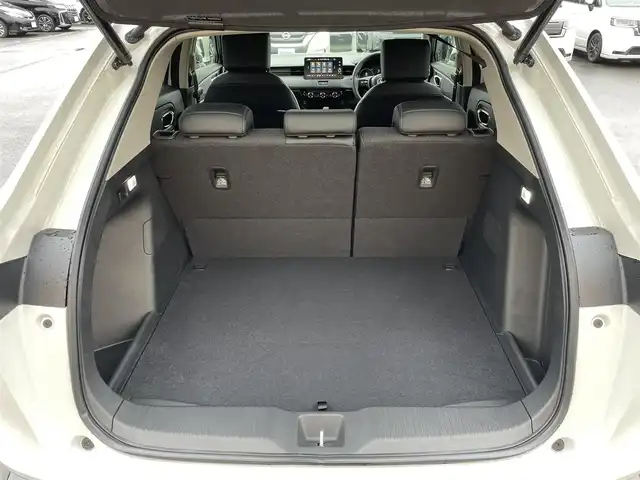 ホンダ ヴェゼル ハイブリッド e:HEV Z 東京都 2025(令7)年 0.1千km プラチナホワイトパール 登録済未使用車　/純正ナビ　/置型充電　/BSM　/ETC2.0　/レーダークルーズコントロール　/18インチ純正ホイール　/純正LED　/電動リアケート　/シートヒーター　/衝突被害軽減ブレーキ　/盗難防止装置