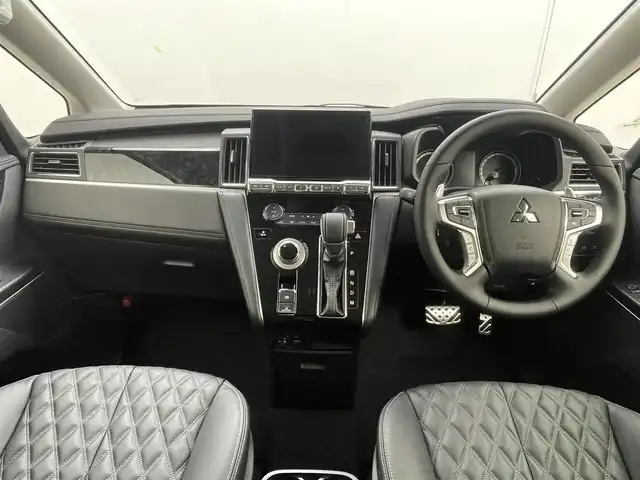 三菱 デリカＤ：５ ブラックエディション 茨城県 2025(令7)年 0.1千km アメジストブラック ブラックエディション　e-Assist/ アルパインD:5専用11型ナビゲーション（EX11NX）/アルパイン12.8型後席用モニター/電動ステップ　 AC100V /マルチアラウンドモニター/両側パワースライドドア/シートヒーター（運転席・助手席）/ステアリングヒーター/パワーバックドア/パワーシート/マルチLEDヘッドライト/LEDフォグランプ/アクティブスタビリティコントロール/衝突軽減ブレーキシステム/車線逸脱警報（LDW）/後側方車両検知警報（BSW）/リア・クロス・トラフィック・アラート（RCTA）/レーダークルーズコントロール/オートマチックハイビーム/ヒルスタートアシスト