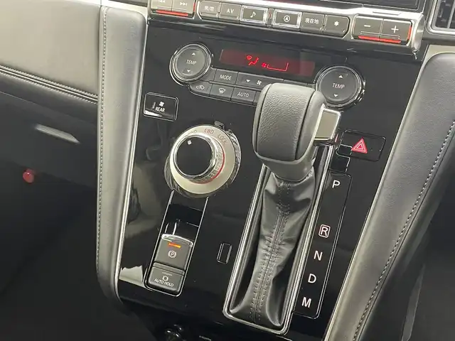 三菱 デリカＤ：５ ブラックエディション 茨城県 2025(令7)年 0.1千km アメジストブラック ブラックエディション　e-Assist/ アルパインD:5専用11型ナビゲーション（EX11NX）/アルパイン12.8型後席用モニター/電動ステップ　 AC100V /マルチアラウンドモニター/両側パワースライドドア/シートヒーター（運転席・助手席）/ステアリングヒーター/パワーバックドア/パワーシート/マルチLEDヘッドライト/LEDフォグランプ/アクティブスタビリティコントロール/衝突軽減ブレーキシステム/車線逸脱警報（LDW）/後側方車両検知警報（BSW）/リア・クロス・トラフィック・アラート（RCTA）/レーダークルーズコントロール/オートマチックハイビーム/ヒルスタートアシスト